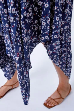 Navy Curve Ditsy Floral Hanky Hem Dress 11 Navy Curve Ditsy Floral Hanky Hem Dress -Outlet Modi Qube Store 0190ae3e 211d 4e30 a456 f46e6238de6e
