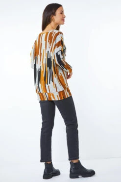 Amber Abstract Print Blouson Hem Top -Outlet Modi Qube Store 0cdab9f0 0600 45a9 a677 bdc4d4d4a03d