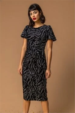 Black Velvet Animal Sweetheart Neck Dress -Outlet Modi Qube Store 149733f1 476f 410b 99de cbb9ef7f3575