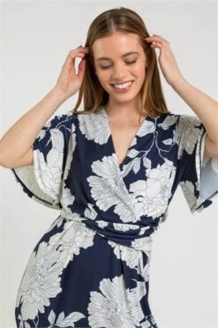 Black Petite Floral Print Belted Wrap Dress -Outlet Modi Qube Store 16332ca4 9be6 46db 84ae 734508efaf93