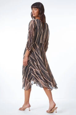 Black Abstract Print Wrap Midi Dress -Outlet Modi Qube Store 18786500 406f 4e0b a4aa 23f261e82ded