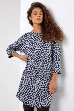 Black Ombre Textured Shift Dress 9 Black Ombre Textured Shift Dress -Outlet Modi Qube Store 18d69ffb 2dd4 4779 8444 22bd8578d534