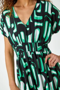 Green Abstract Geometric Print Midi Dress -Outlet Modi Qube Store 1ae322b6 f6e5 4fbc 9488 29076835cdf5