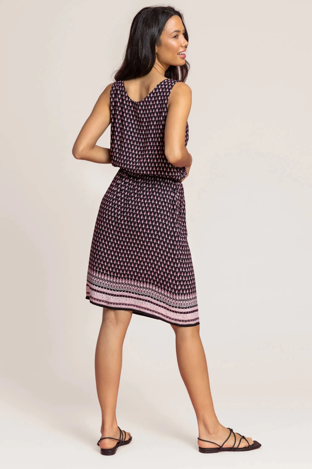 Burgandy Border Print Keyhole Pocket Dress 4 Burgandy Border Print Keyhole Pocket Dress - Image 2