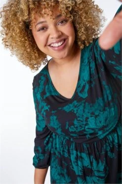 Green Curve Abstract Print Slouch Top