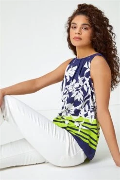 Blue Paisley Contrast Border Print Top 8 Blue Paisley Contrast Border Print Top -Outlet Modi Qube Store 36f88a98 29e4 4e4c 8e69 e585e392a39f