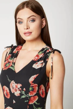 Red V-Neck Frill Poppy Maxi Dress -Outlet Modi Qube Store 3e0655b2 c676 4b14 b48b a0d073009a95