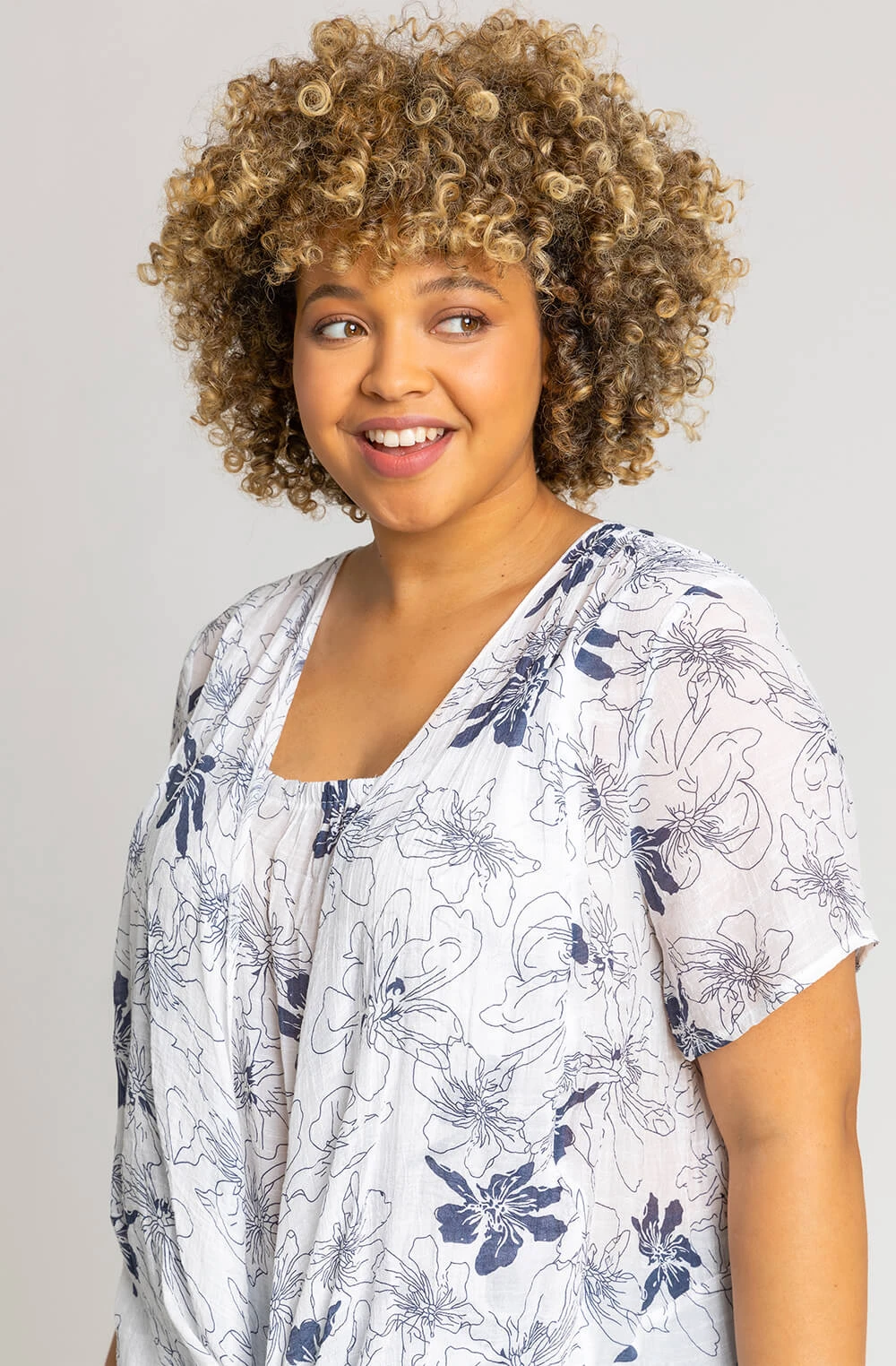 Blue Curve Floral Print Crinkle Tunic Top 6 Blue Curve Floral Print Crinkle Tunic Top - Image 4