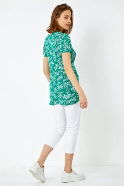 Green Ditsy Floral Print Stretch T-Shirt 9 Green Ditsy Floral Print Stretch T-Shirt -Outlet Modi Qube Store 5370e402 1848 47f3 aaa9 2ca73ba64b9e