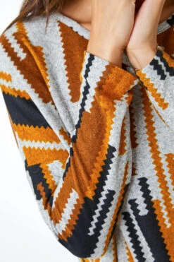 Amber Abstract Print Blouson Hem Top -Outlet Modi Qube Store 53aa8c2b 09c0 4e79 9edc fcf1728a6b44