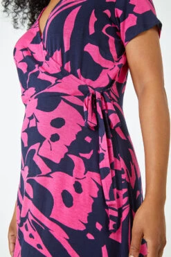 Pink Petite Abstract Print Wrap Dress -Outlet Modi Qube Store 5535e5e7 b572 4cc7 be5a 3990de292247