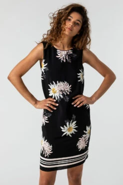 Black Daisy Floral Shift Dress -Outlet Modi Qube Store 5e06e766 69a6 4f23 96e8 8335f1b3c5bb