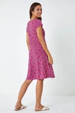 Pink Geo Print Textured Stretch Dress -Outlet Modi Qube Store 6212c359 1643 4000 b531 1cd975ee8138