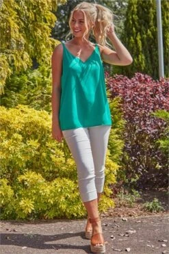 Jade Pleated Halter Neck Top -Outlet Modi Qube Store 64cc57c7 11c7 474e aa08 f2b0955a6ccb