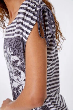 Grey Stripe Baroque Embellished T-Shirt -Outlet Modi Qube Store 66a58a94 77c5 48ae bd24 a3b5d9ff9b49