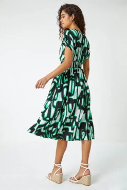 Green Abstract Geometric Print Midi Dress -Outlet Modi Qube Store 6ce915ca e3e0 4618 aef4 bf1f38f63c7b