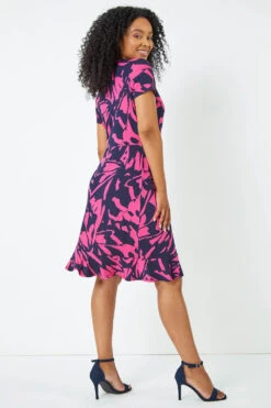 Pink Petite Abstract Print Wrap Dress -Outlet Modi Qube Store 733b6fa6 2c1d 4959 aef8 f307824ce680