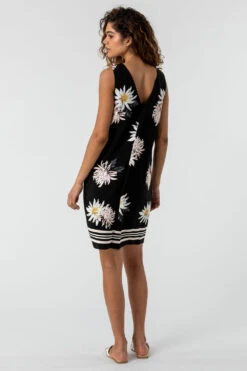 Black Daisy Floral Shift Dress -Outlet Modi Qube Store 9d4e5c4d 4a1b 443c 99b0 3a92ea41b8ca