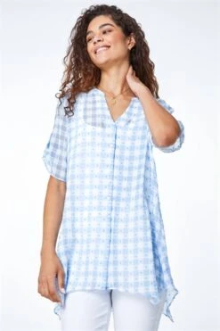 Red Spot Print Dipped Hem Shirt -Outlet Modi Qube Store 9ff734da 98e8 493b 9a92 b705bfdd1cc6