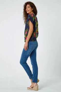 Pink Floral Palm Print Twist Top 9 Pink Floral Palm Print Twist Top -Outlet Modi Qube Store a5761bc1 f20e 4d79 88f0 b06d912fd68c