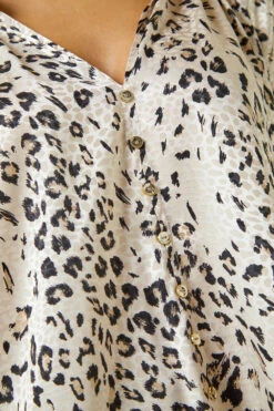 Stone Puff Sleeve Animal Print Blouse -Outlet Modi Qube Store bfa6f6a0 e630 4fb1 a94b 7853eb4e741f