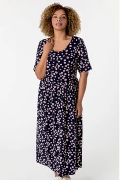 Navy Curve Ditsy Floral Print Midi Dress -Outlet Modi Qube Store c5185be0 bdfc 4ba9 9eed 54927e42c237
