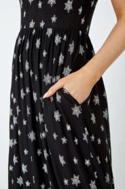 Black Paisley Border Print Midi Dress -Outlet Modi Qube Store c58013e8 d4b2 4871 b182 ca6cde3ad8f8