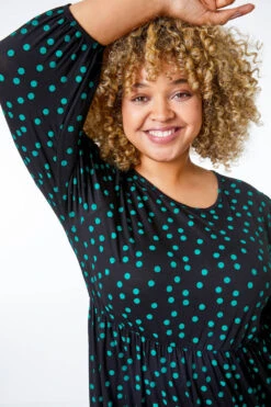 Green Curve Spot Tiered Midi Dress -Outlet Modi Qube Store c7c3fb5c 6621 4341 9ff5 b6f869f96c0e