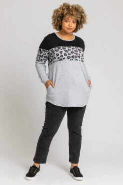 Grey Curve Animal Print Colourblock Top -Outlet Modi Qube Store d0fed2d4 f6b5 4245 b1aa 6a6aa4ce5667