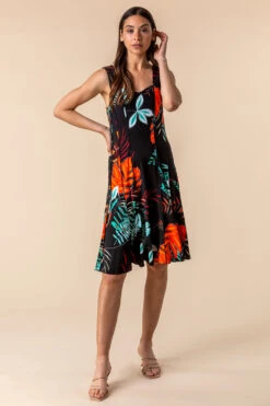 Black Tropical Print Panel Swing Dress -Outlet Modi Qube Store d55001eb 1ab7 492f b8d7 ab3bfaa35bef