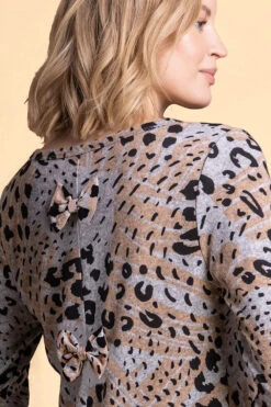 Outlet Modi Qube Store 25 Light Grey Animal Print Bow Back Top