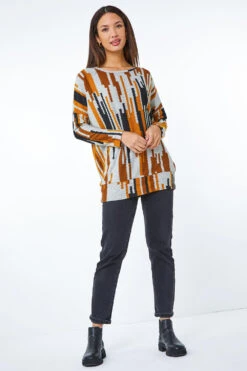 Amber Abstract Print Blouson Hem Top -Outlet Modi Qube Store fcc5bf92 d9ea 4c01 aa57 363bdc8020b5